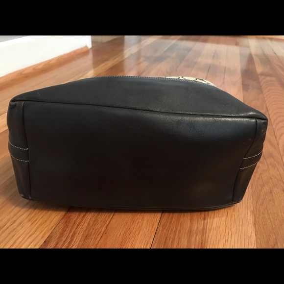 Coach purse. - Picture 7 of 8